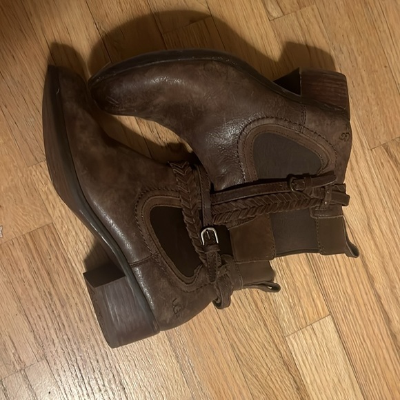 US Woman’s size 8.5 Ugg boots - Picture 3 of 7